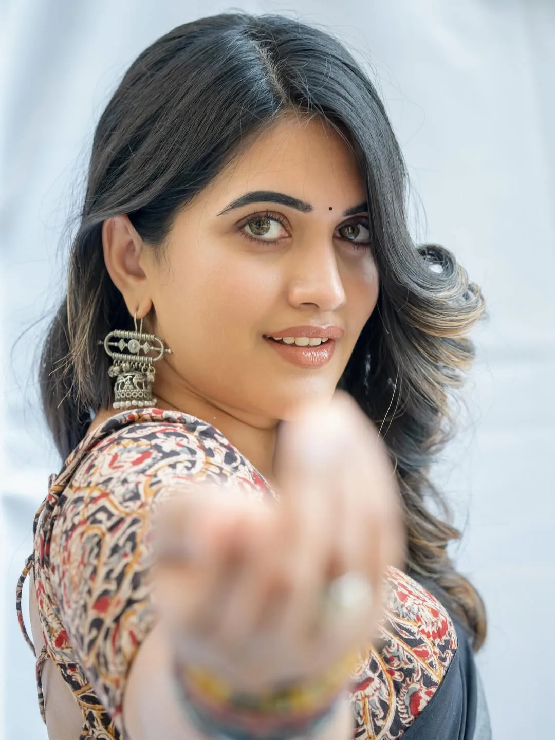 anchor sravanthi chokkarapu latest photos in saree