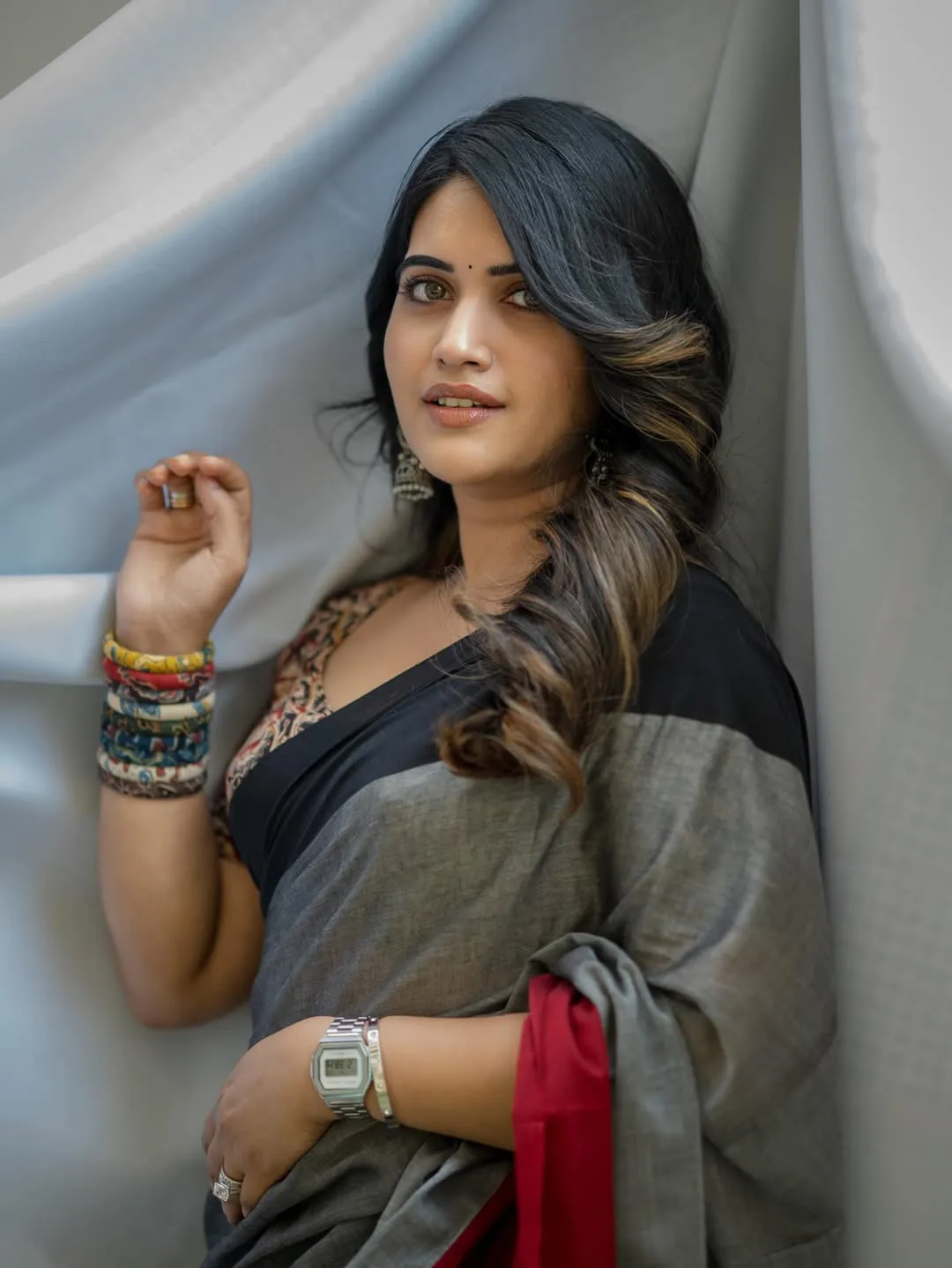 anchor sravanthi chokkarapu latest photos in saree