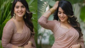anchor sravanthi stunning looks in saree