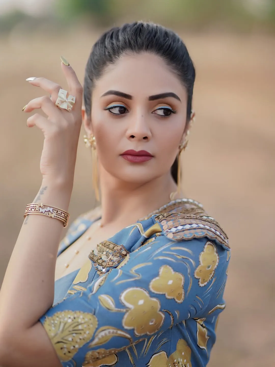 anchor srimukhi latest photos
