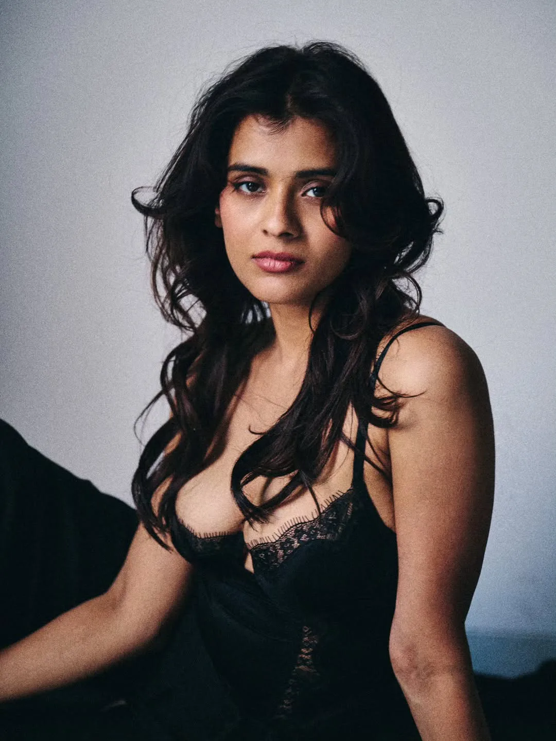 hebah patel latest photos in black dress