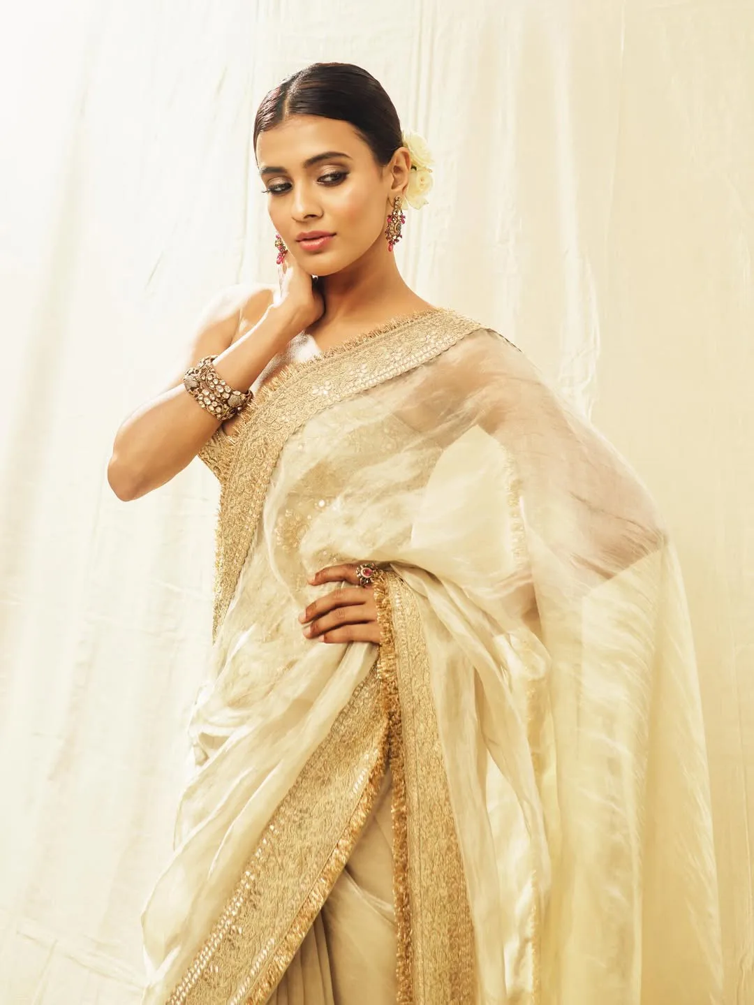 hebah patel latest photos in saree