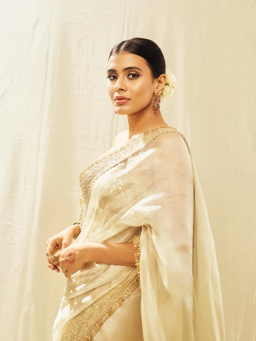 hebah patel latest photos in saree