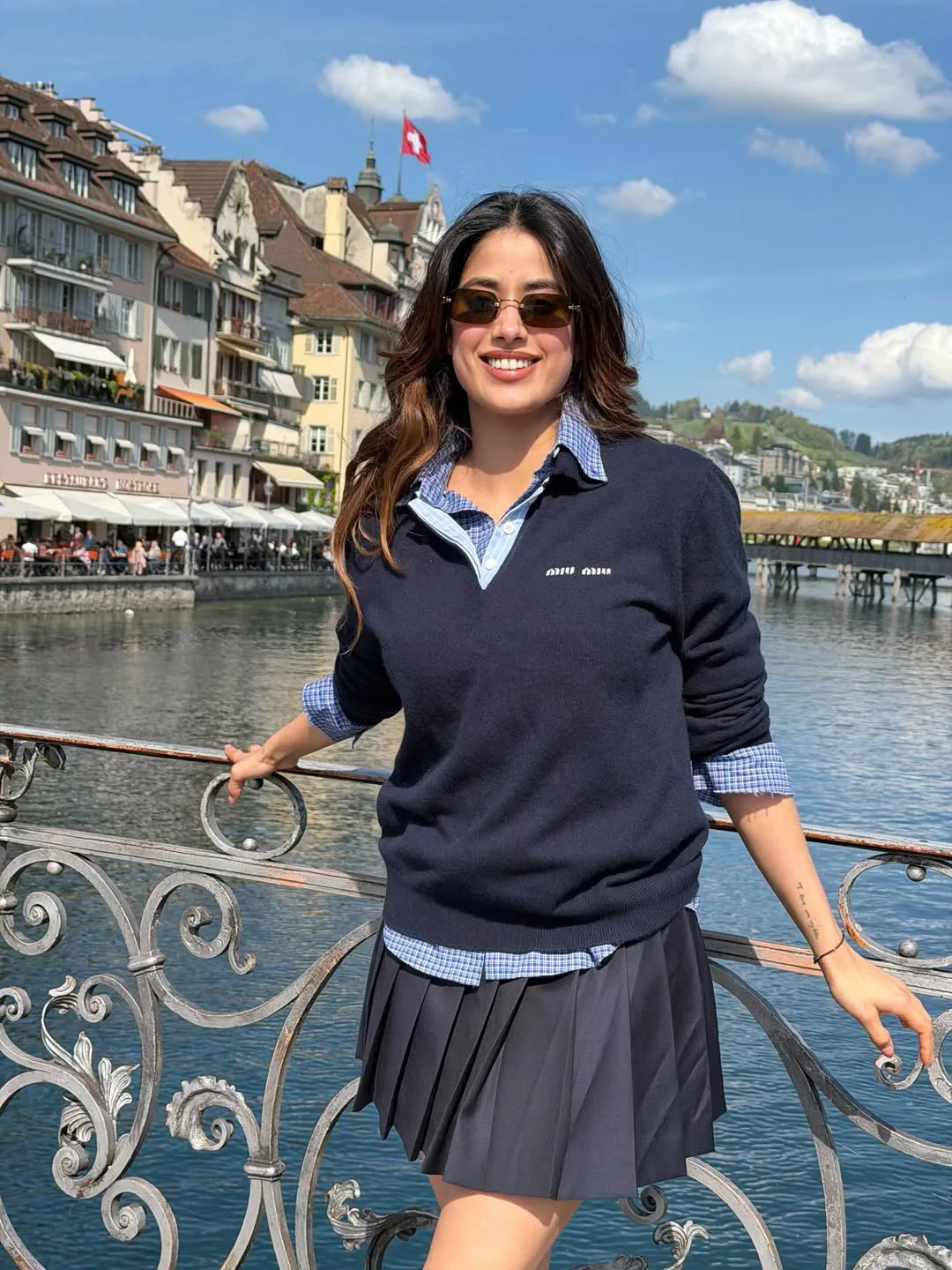 janhvi kapoor latest photos viral on social media