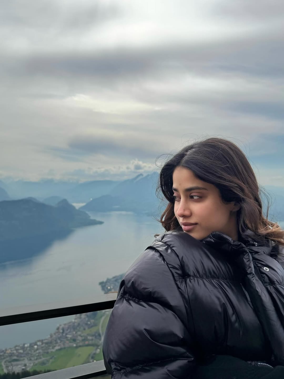 janhvi kapoor latest photos viral on social media