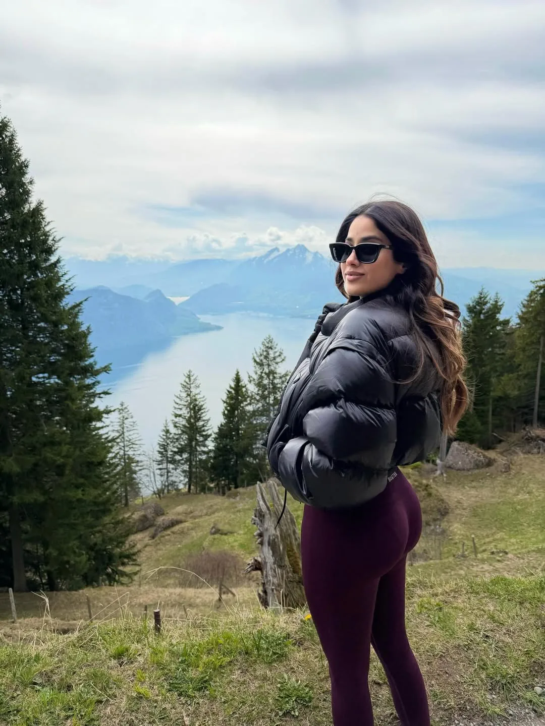 janhvi kapoor latest photos viral on social media