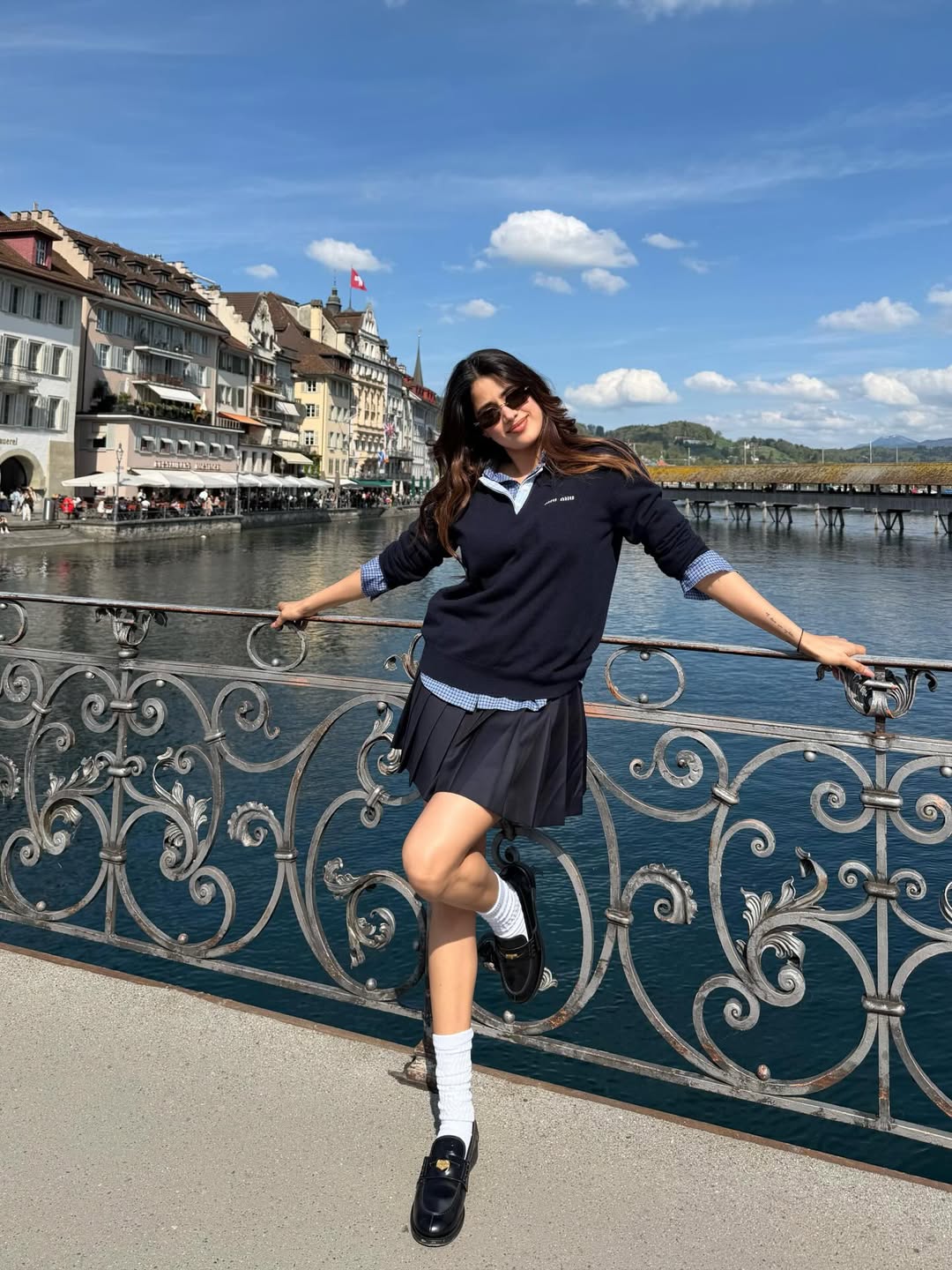 janhvi kapoor latest photos viral on social media