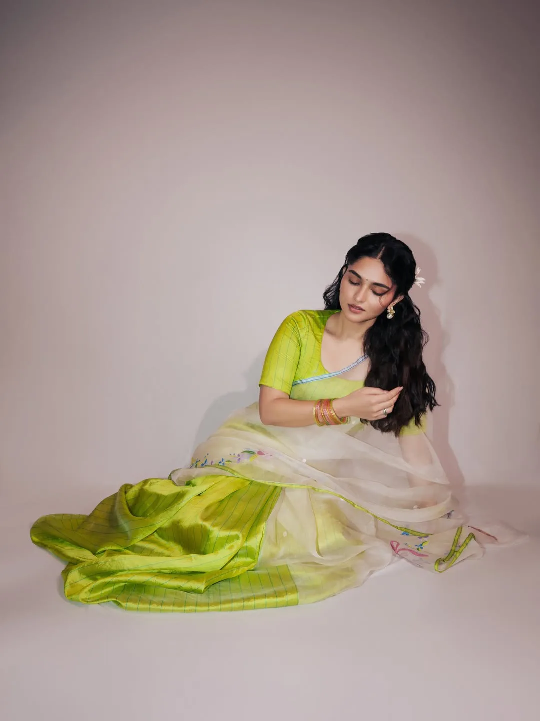 kayadu lohar latest photos in saree goes viral