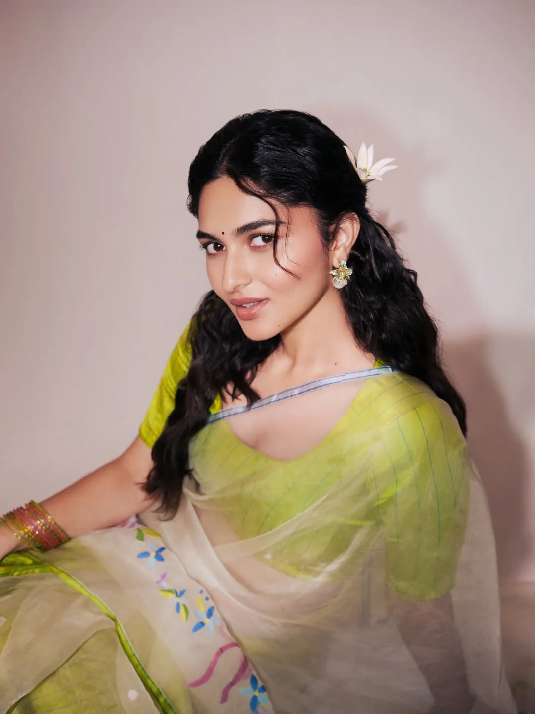 kayadu lohar latest photos in saree goes viral