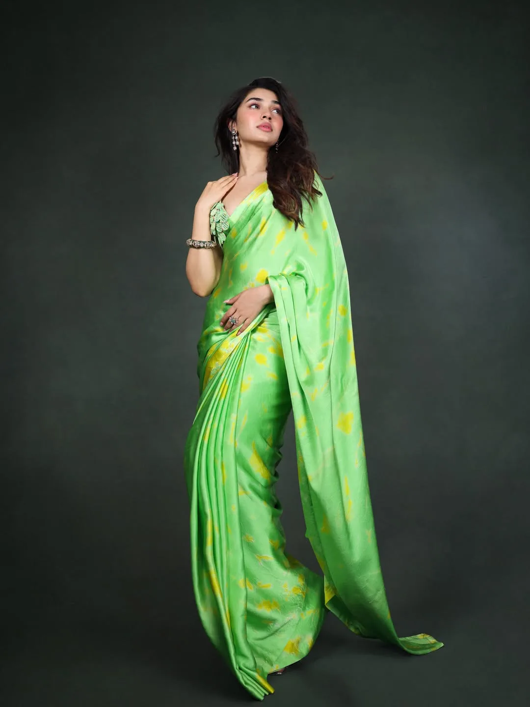 krithi shetty stunning looks in green saree