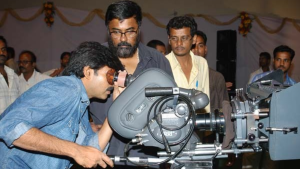 పవన్ కళ్యాణ్ సత్యాగ్రహి సినిమా ఓపెనింగ్ సెట్‌లో — 2006