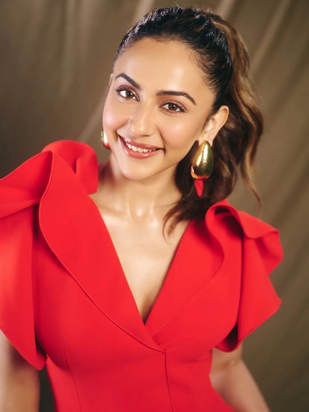 rakul preet singh latest photos in red skirt