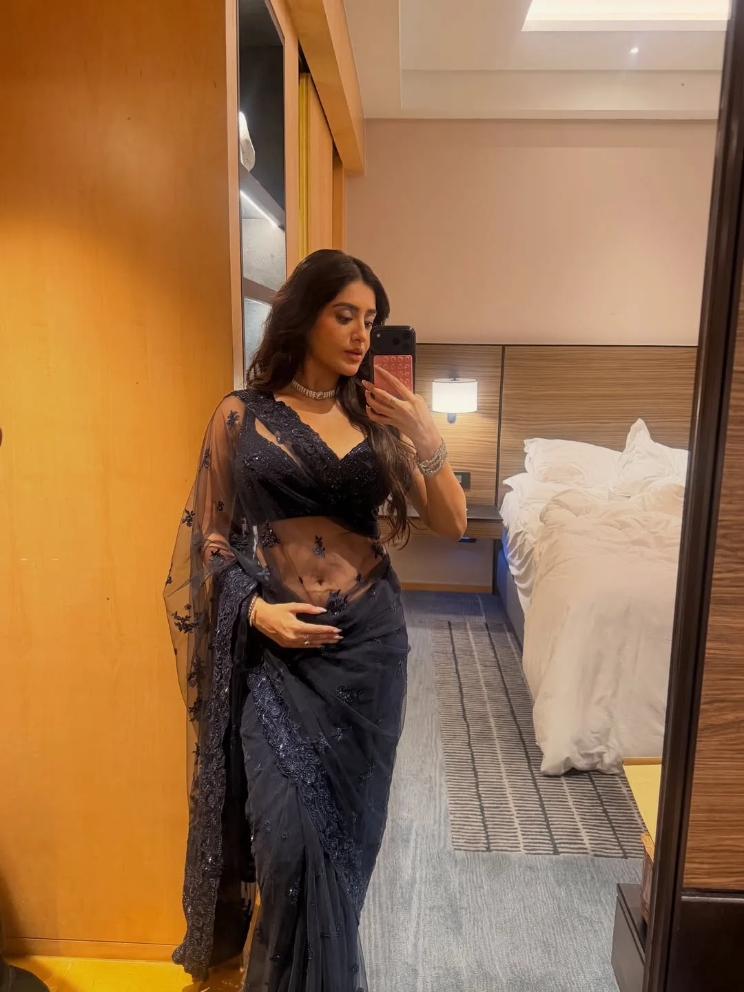 rashi singh glamour show in black saree