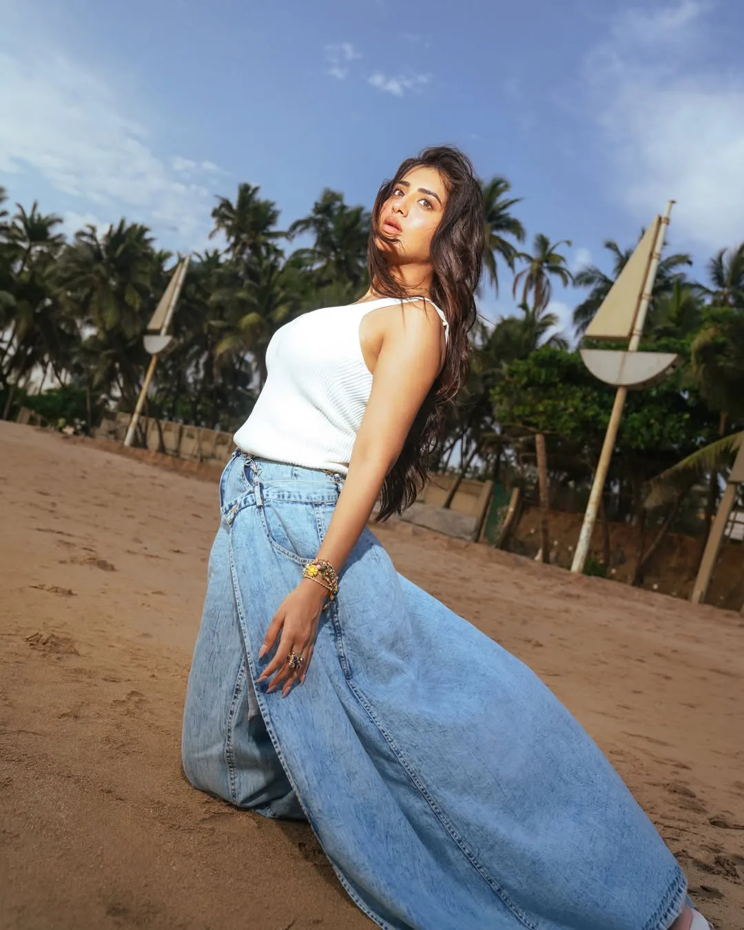 rashi singh latest stunning photos viral on social media