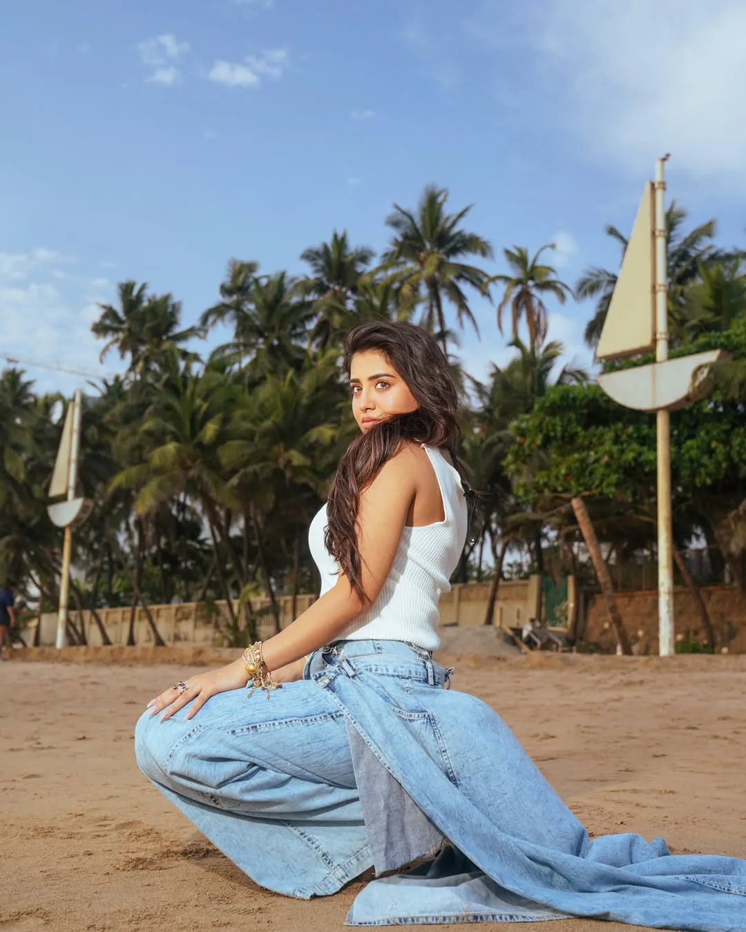rashi singh latest stunning photos viral on social media