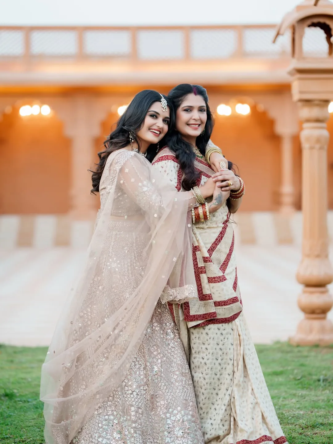 serial actress priyanka jain with her mother