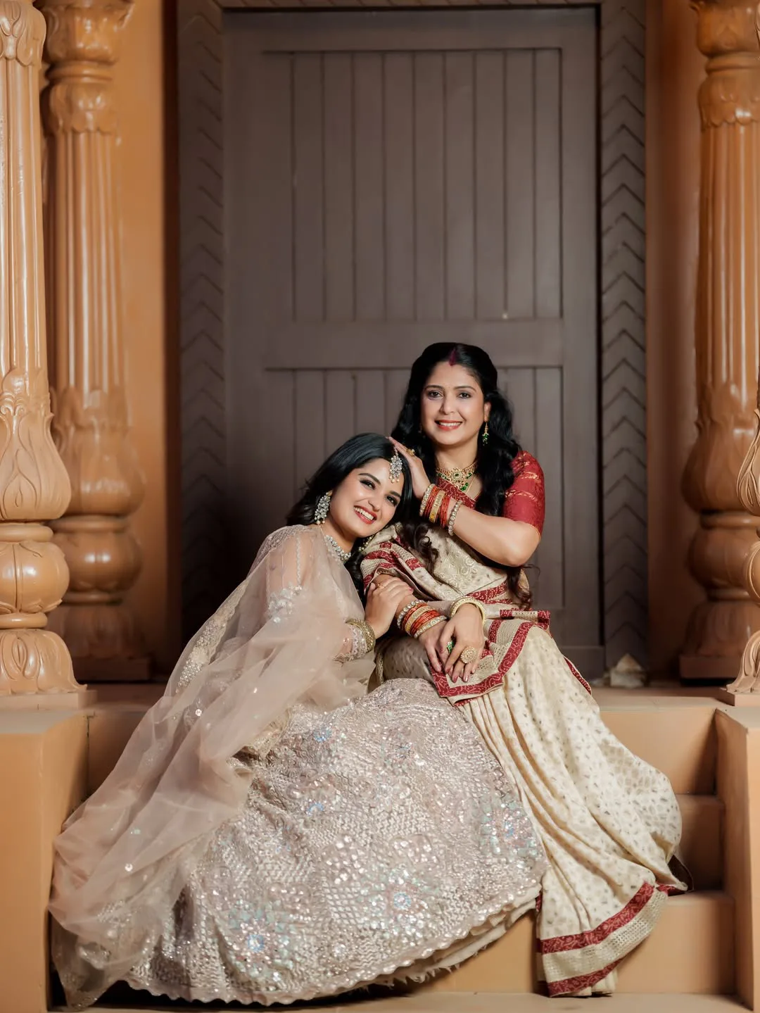 serial actress priyanka jain with her mother