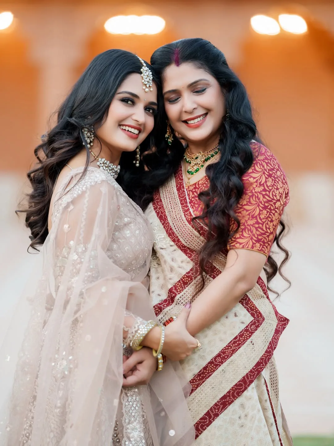 serial actress priyanka jain with her mother