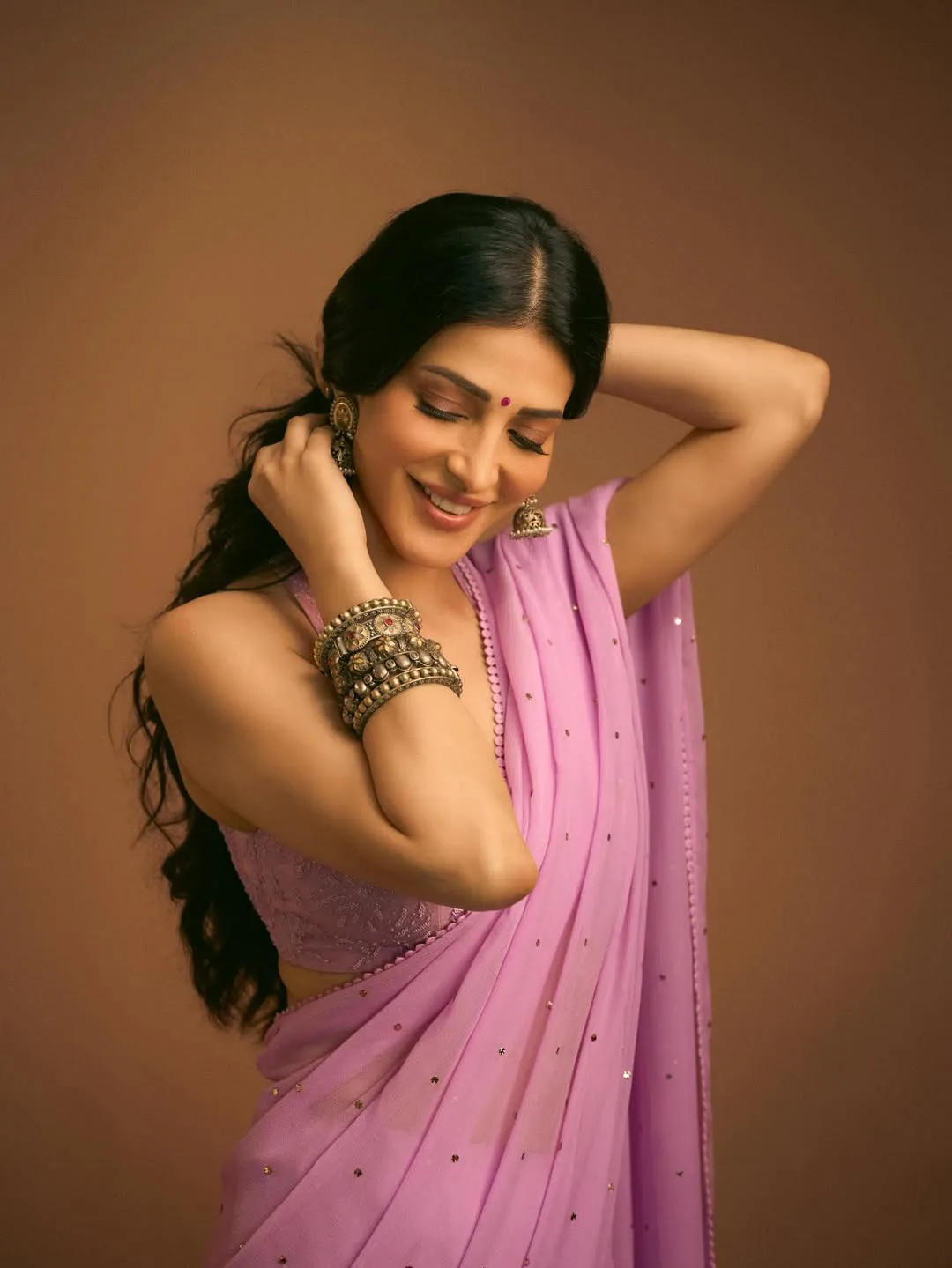 shruthi haasan latest hot photos in pink saree