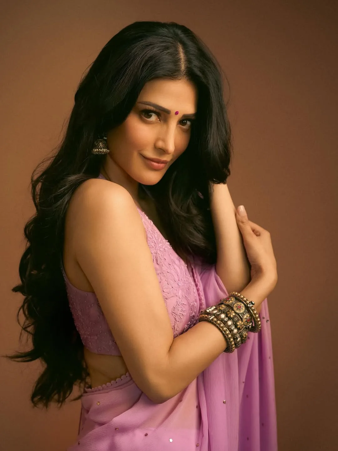 shruthi haasan latest hot photos in pink saree