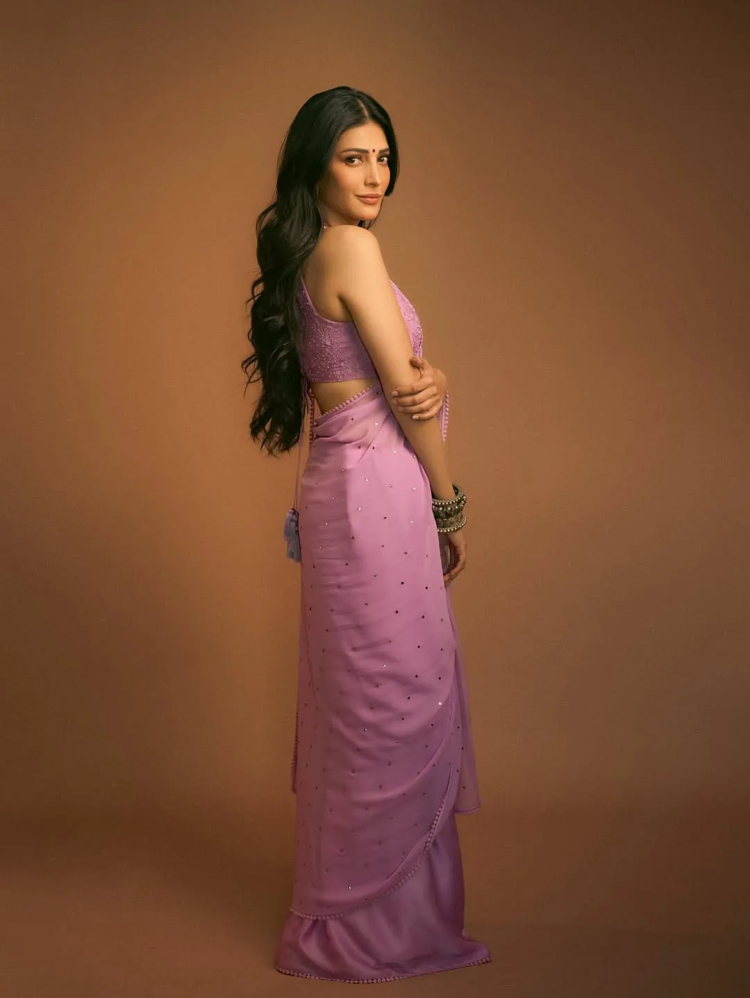 shruthi haasan latest hot photos in pink saree