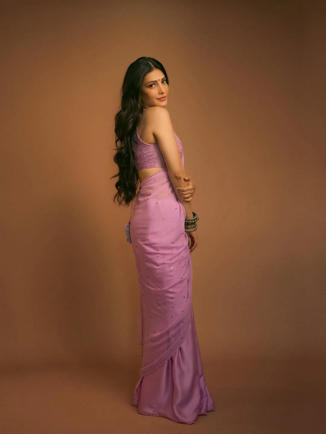 shruthi haasan latest hot photos in pink saree