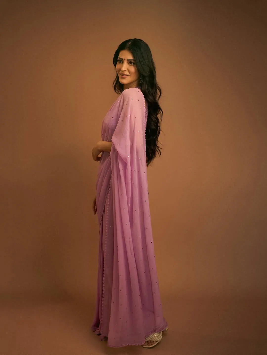 shruthi haasan latest hot photos in pink saree