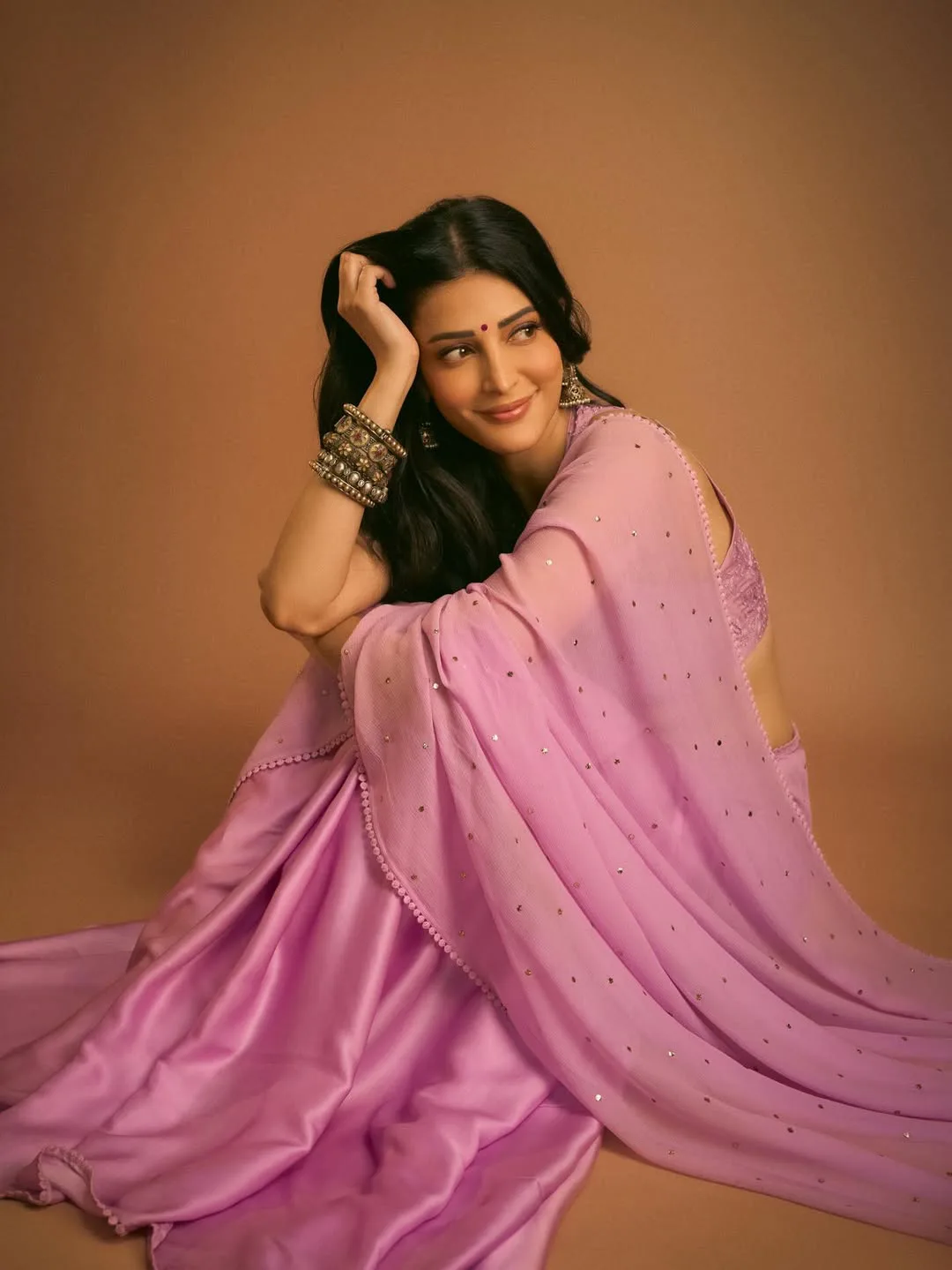 shruthi haasan latest hot photos in pink saree