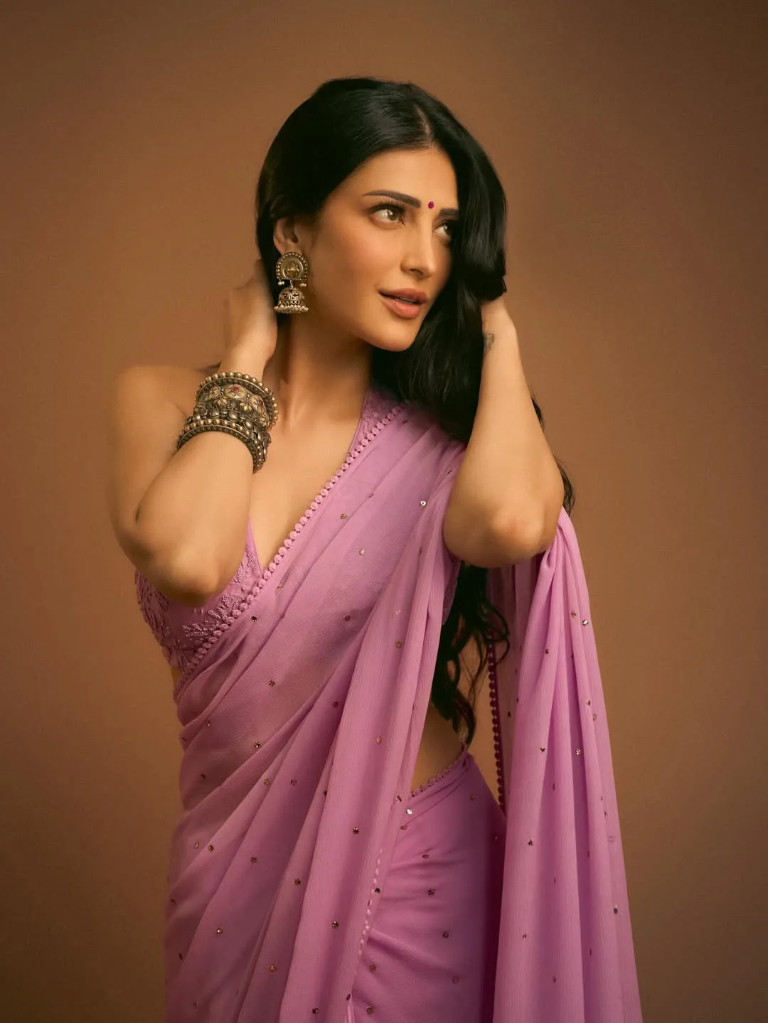 shruthi haasan latest hot photos in pink saree