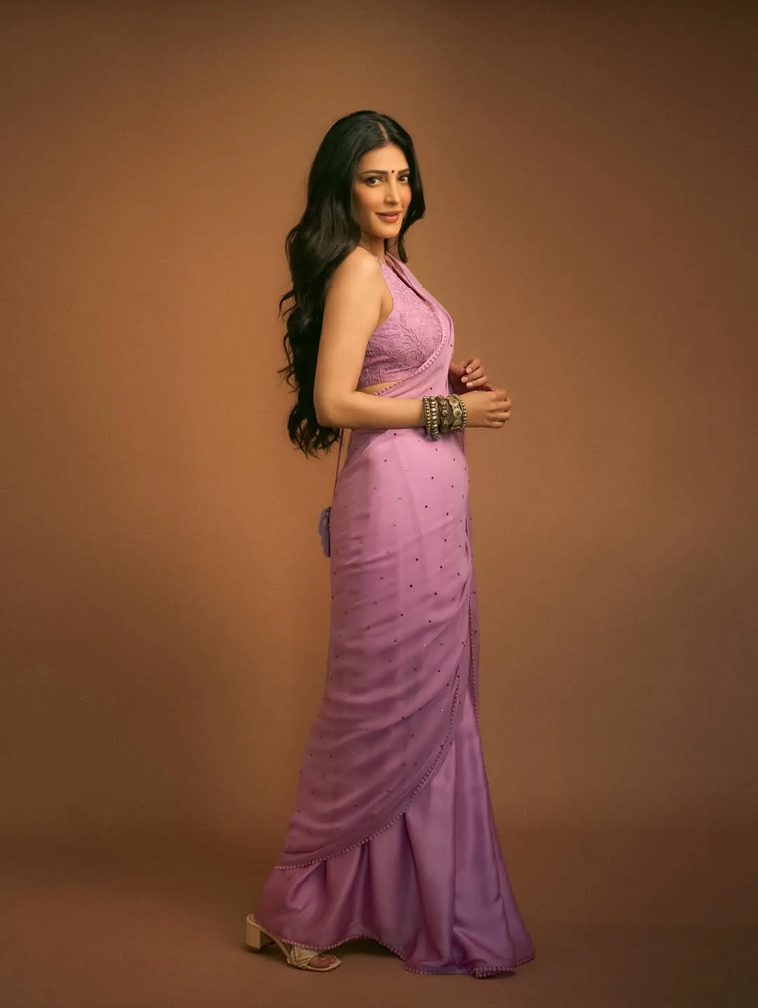 shruthi haasan latest hot photos in pink saree
