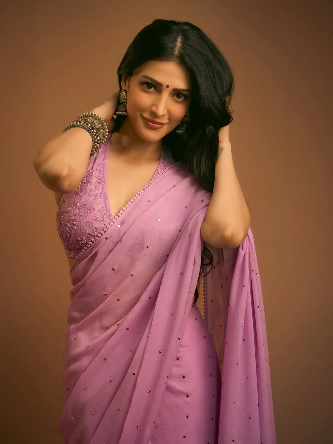 shruthi haasan latest hot photos in pink saree