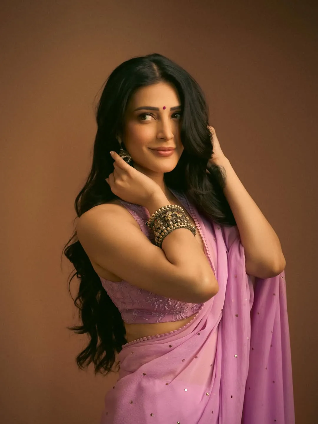 shruthi haasan latest hot photos in pink saree