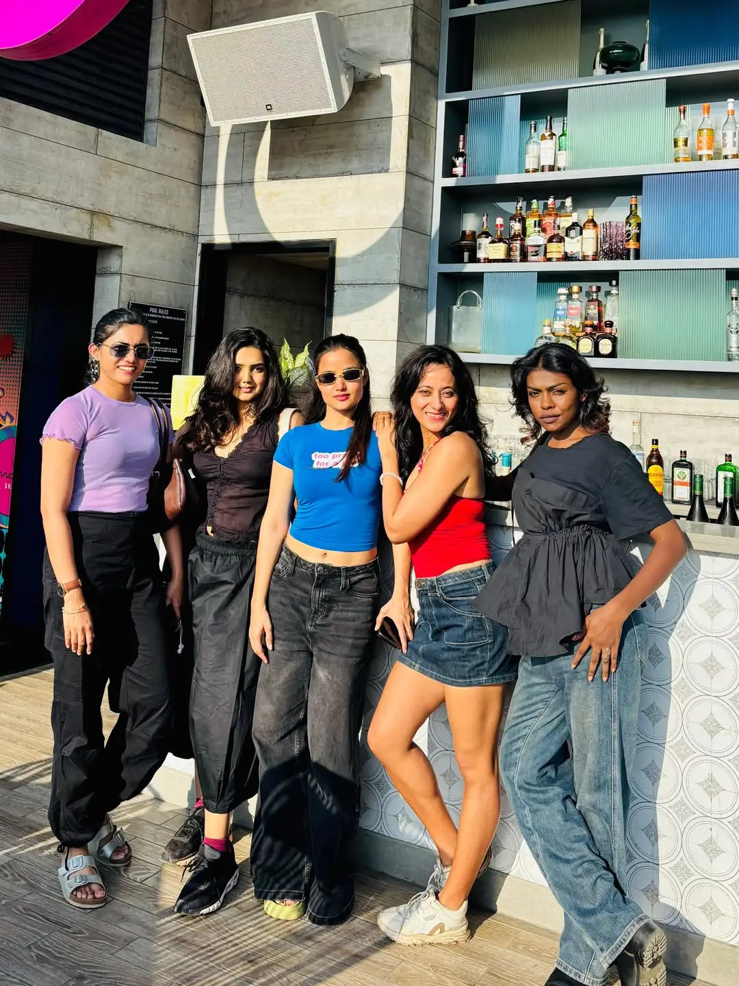 siri hanmanth latest photos with her friends