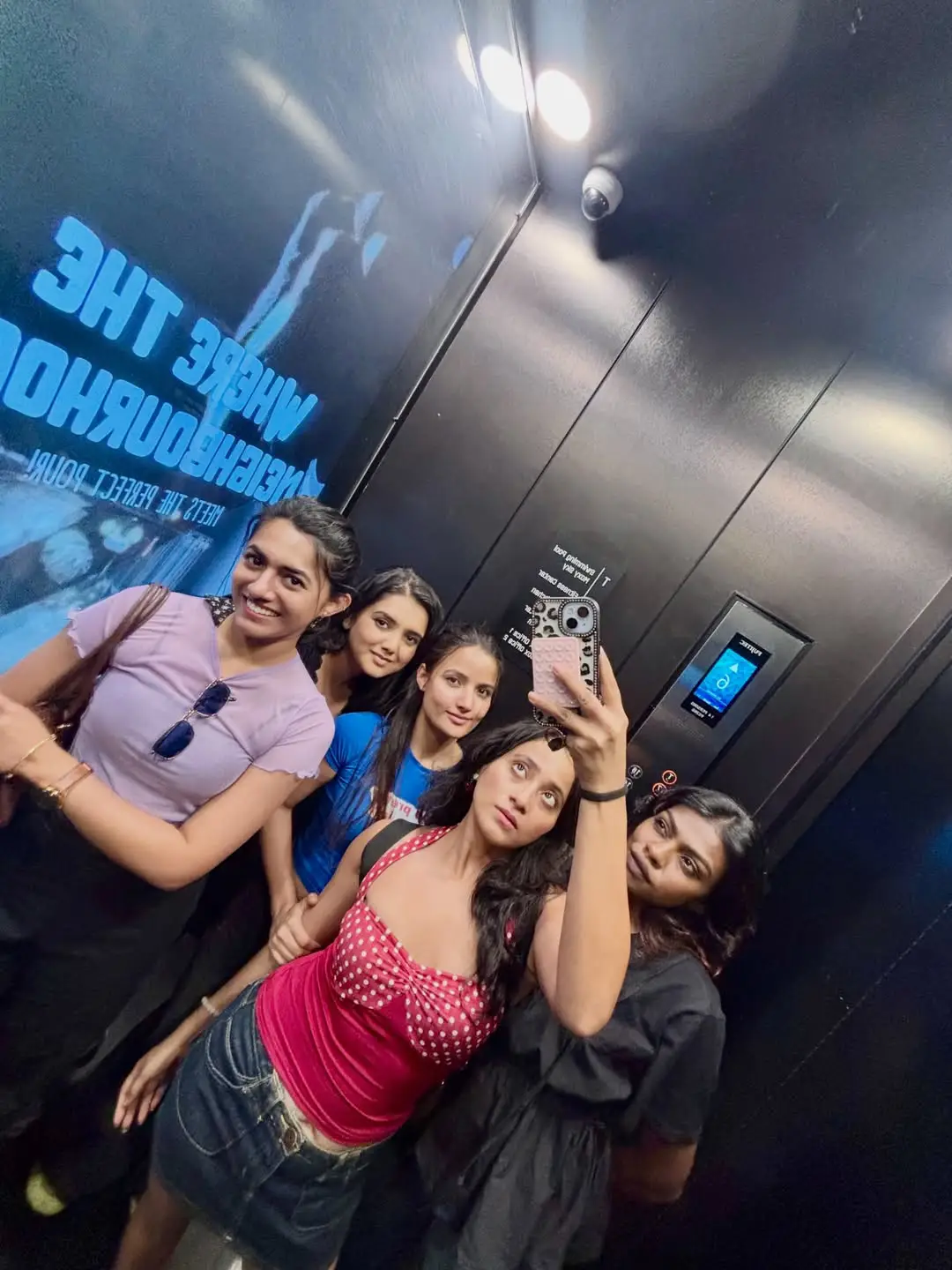 siri hanmanth latest photos with her friends