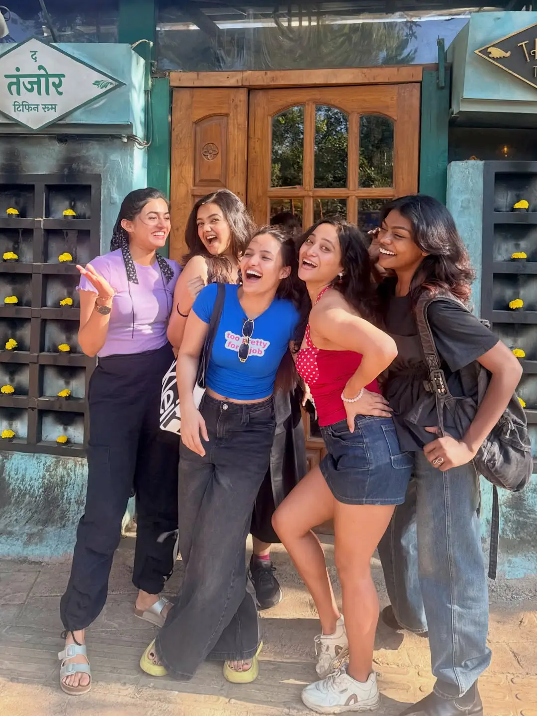 siri hanmanth latest photos with her friends