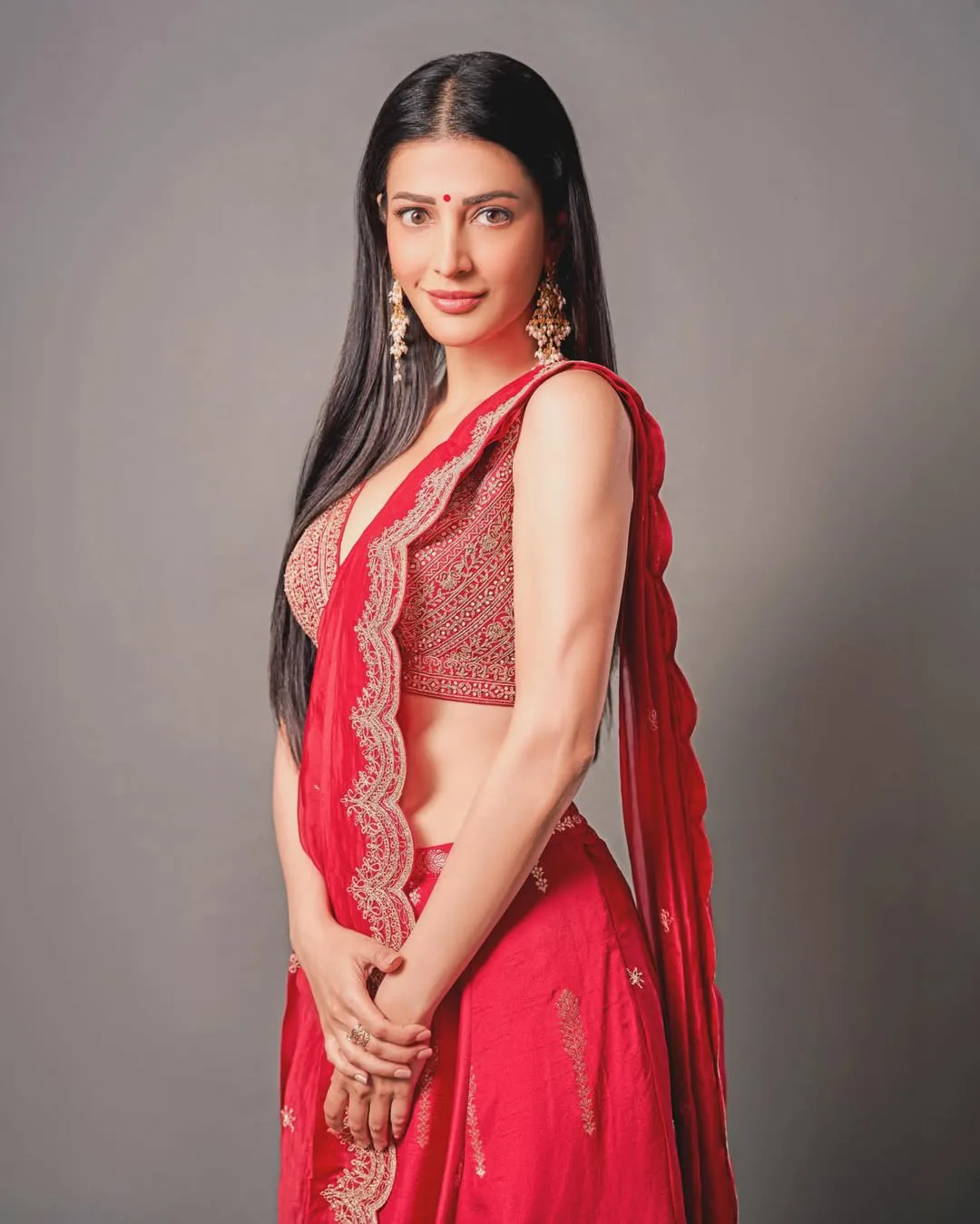 south beauty Shruti Haasan latest photo gallery