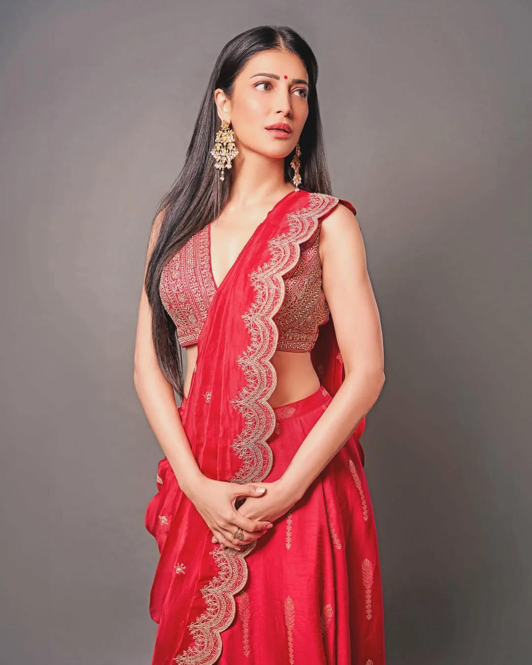 south beauty Shruti Haasan latest photo gallery