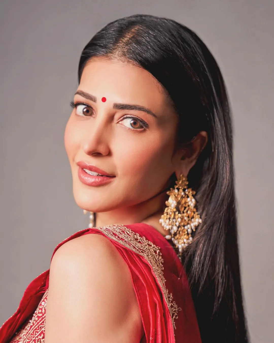 south beauty Shruti Haasan latest photo gallery