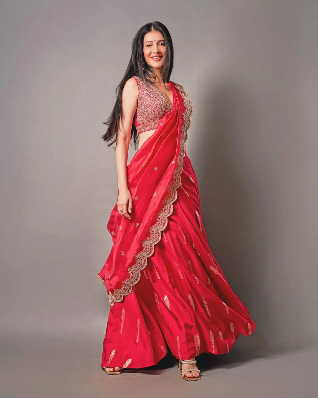south beauty Shruti Haasan latest photo gallery