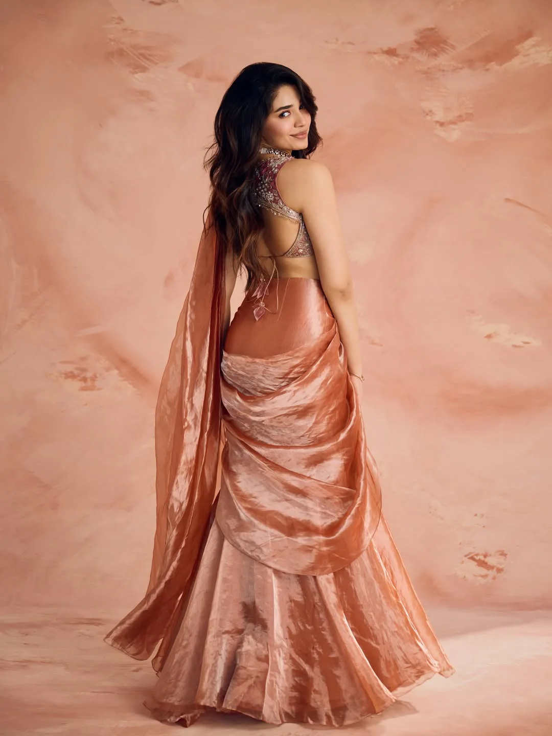 star beauty krithi shetty stunning looks in saree