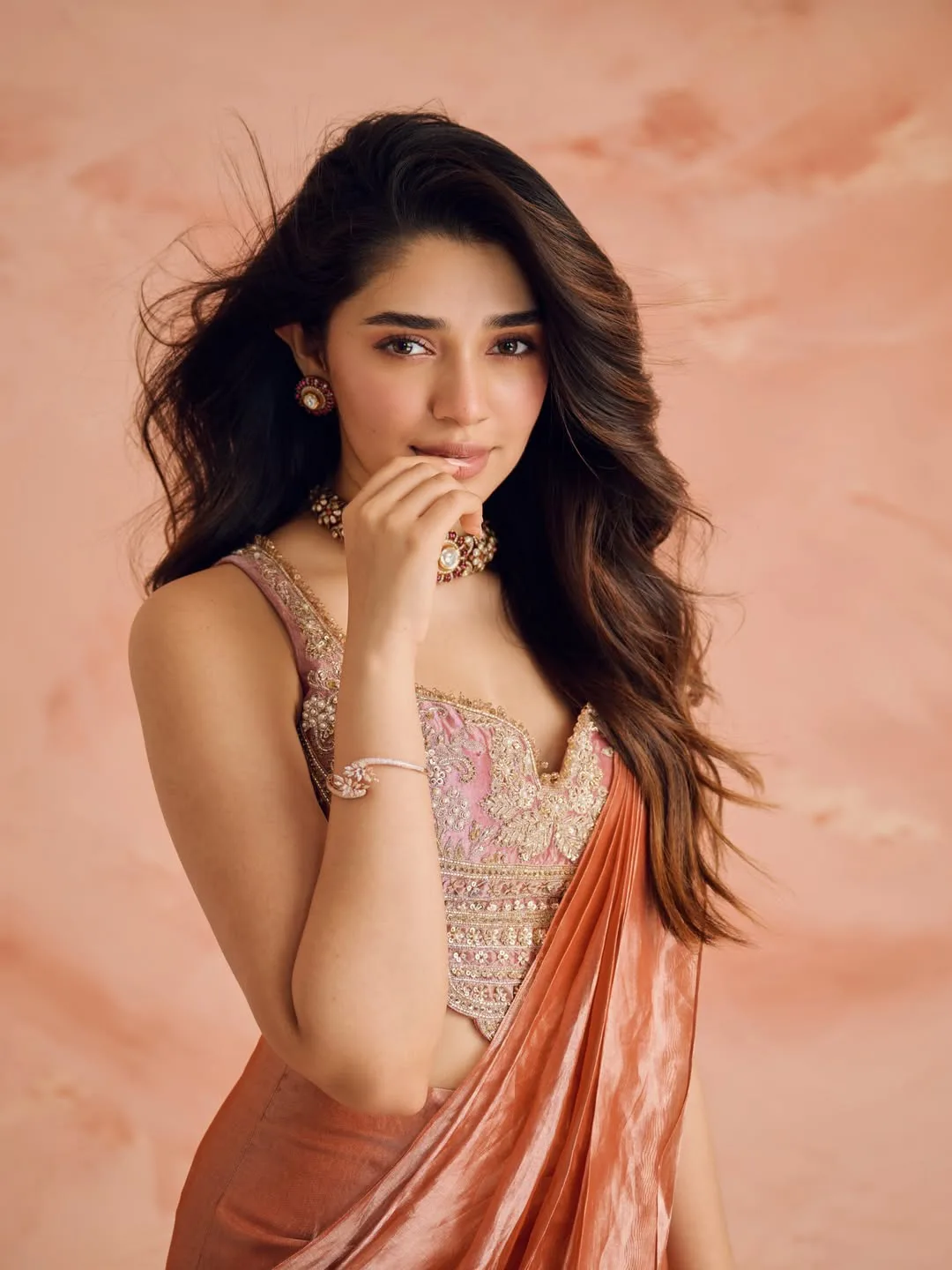 star beauty krithi shetty stunning looks in saree