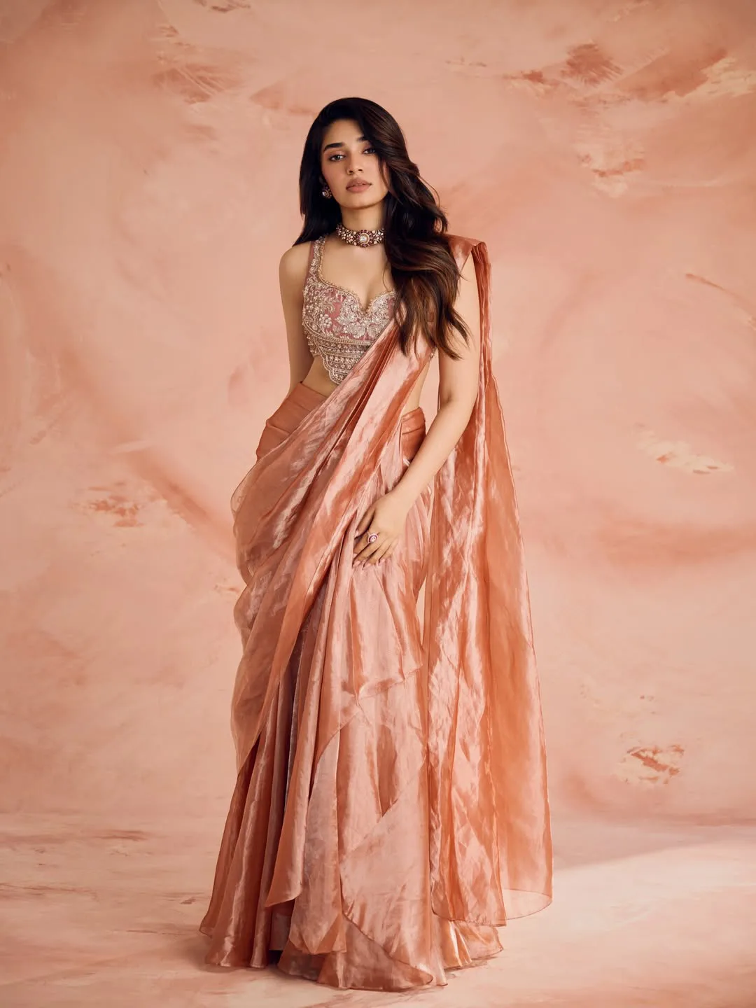 star beauty krithi shetty stunning looks in saree