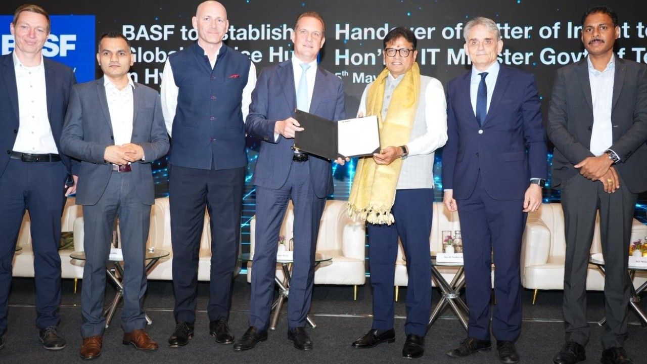 BASF (ప్రపంచంలోనే అతిపెద్ద రసాయన తయారీ సంస్థ), తెలంగాణ IT మరియు పరిశ్రమల మంత్రి దుద్దిళ్ళ శ్రీధర్ బాబు, తెలంగాణ లైఫ్ సైన్సెస్ CEO సర్వేష్ సింగ్
