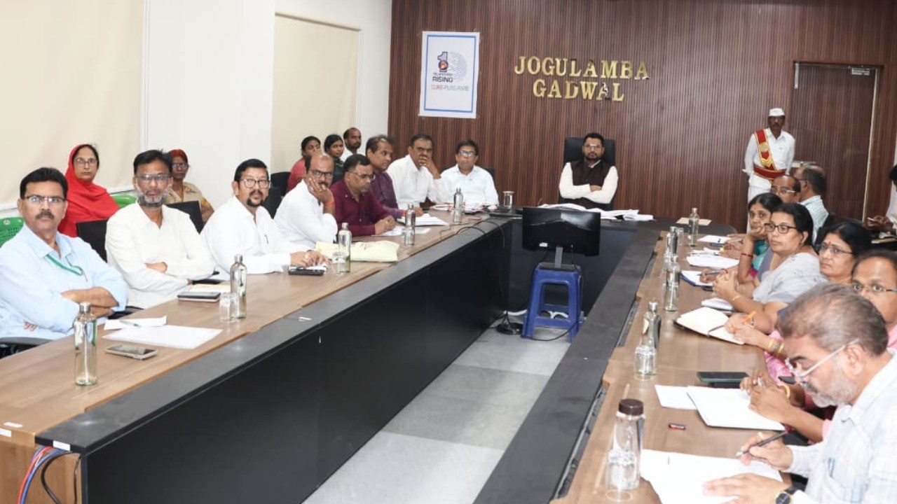 ఉపాధి హామీ పనులపై కలెక్టర్ ఆదేశాలు