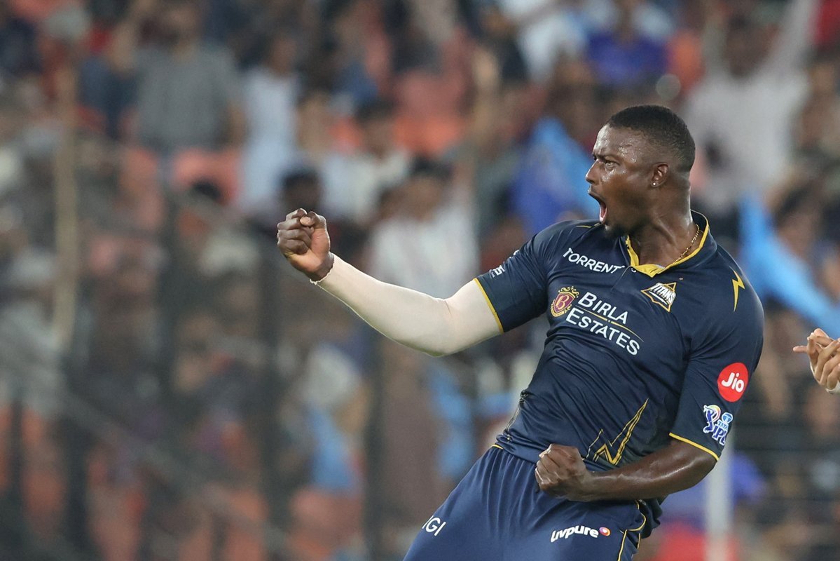 Jason Holder taking Virat Kohli's wicket 