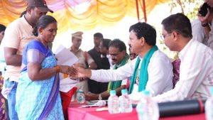 కుసుమాంచి ప్రజాదర్బార్‌లో పాల్గొన్న స్థానికులు మంత్రి స్వయంగా వచ్చి వినతులు స్వీకరించడంపై సంతోషం వ్యక్తం చేశారు