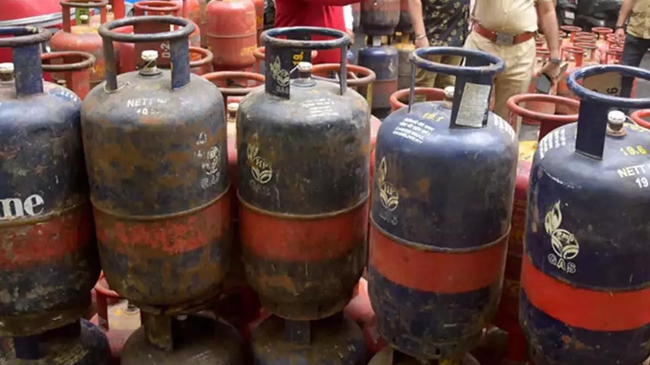 Commercial LPG Cylinder Prices Hiked From June 1; Domestic LPG Rates Remain Unchanged