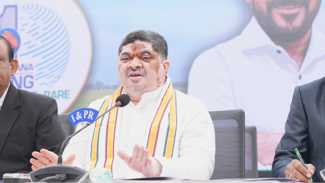 ponnam-prabhakar-demands-apology-from-pawan-kalyan-telangana