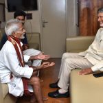 96 ఏళ్ల వీరాభిమాని కోరిక తీర్చిన చంద్రబాబు.. కారవాన్‌లో ప్రత్యేక భేటీ, సమస్యల పరిష్కారానికి హామీ
