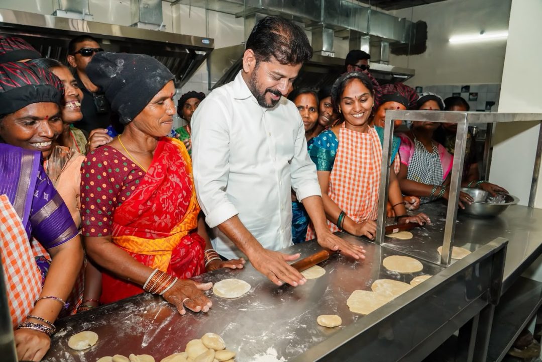 Chief Minister Sri. A. revanth_anumula personally visited the school kitchen and joined the staff in preparing puris. 